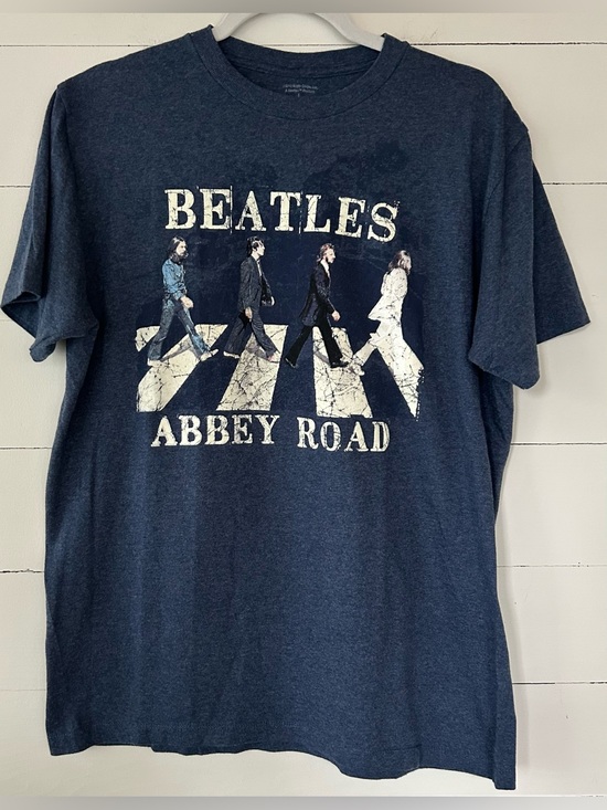 Apple Other - Apple Navy Beatles Abbey Road Graphic Tee Size Large